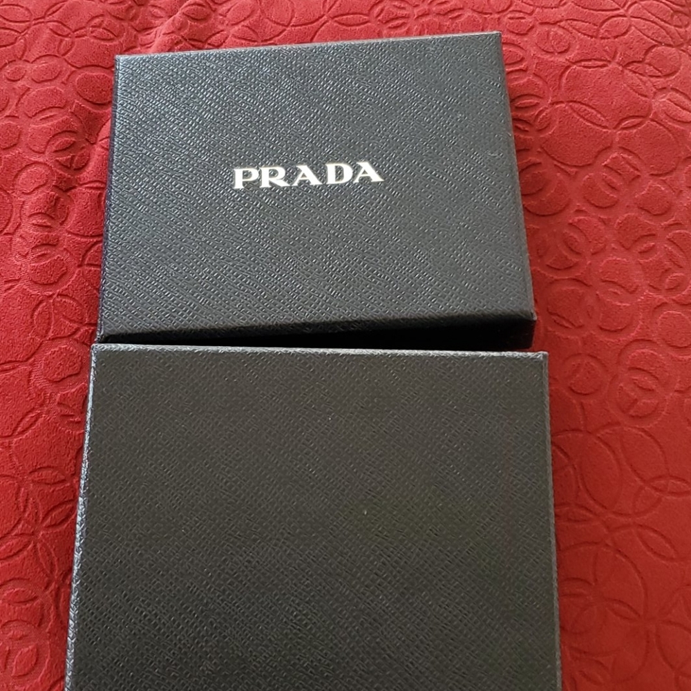 Prada box - Picture 3 of 5